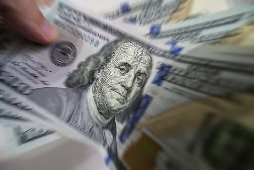 Dólar quebra barreira dos R$ 5: Entenda os fatores que derrubaram a moeda americana