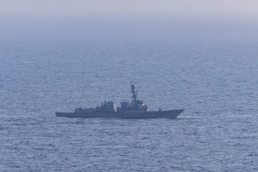 Bloqueio de Ormuz pelos EUA testa postura moderada da China