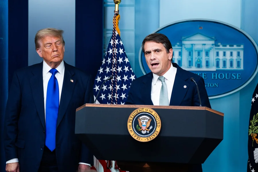 Trump indica ex-advogado pessoal para assumir Procuradoria-Geral dos EUA