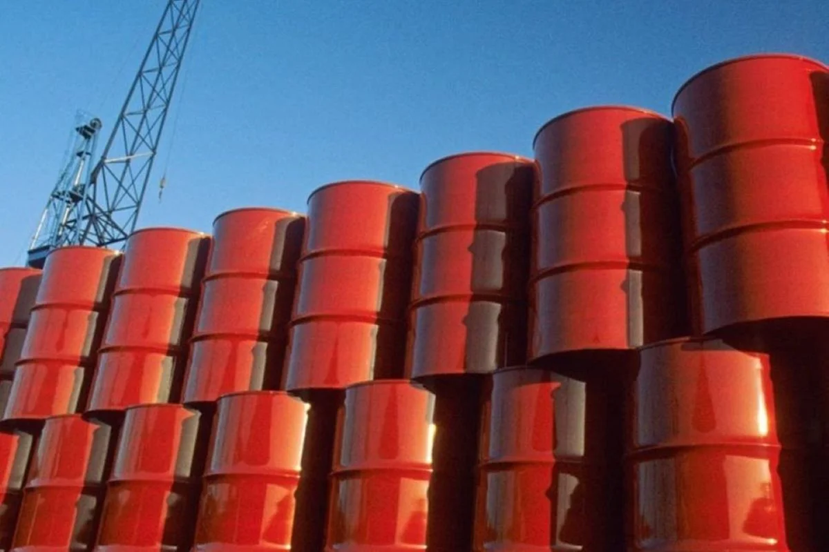 Petróleo recua mais de 4% após anúncio de acordo de paz entre EUA e Irã