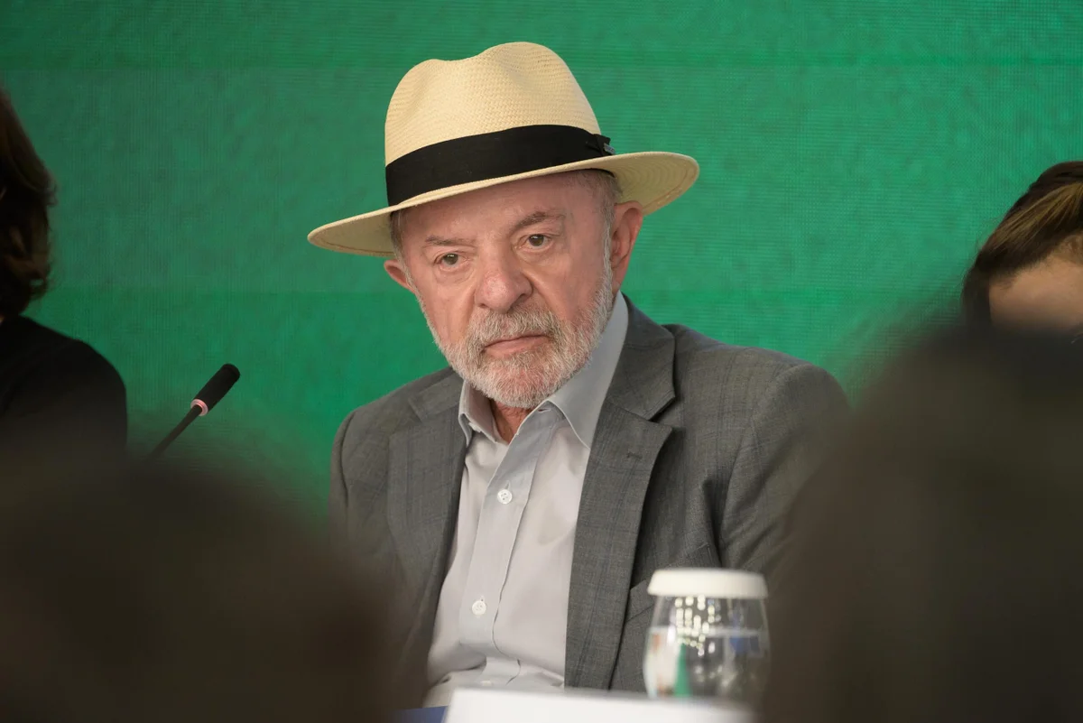 Lula critica coordenador de campanha de Flávio por tentar barrar fim da escala 6×1
