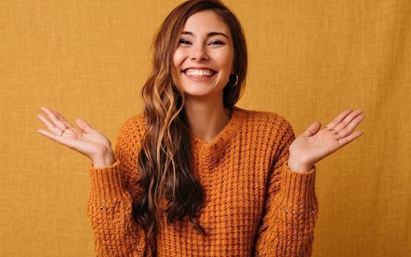 O segredo do “sorrisão”: Neurocientista explica como o equilíbrio intestinal governa a alegria e a resiliência