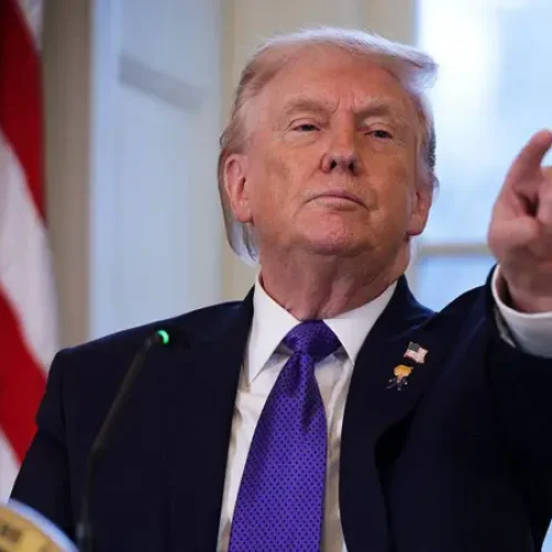 “Seríamos Imparáveis”: Em Davos, Trump Descarta Uso da Força, mas Exige “Posse” da Groenlândia