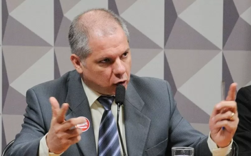 PF Identifica Repasses de R$ 4 Milhões a Ex-Presidente do INSS em Esquema de Propina