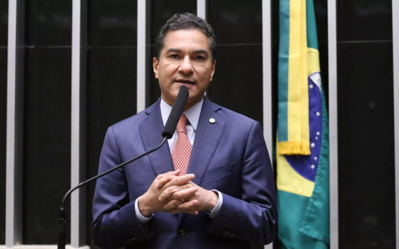 Presidente do Republicanos Critica PEC do Fim da Escala 6×1 e Questiona Lazer da População Pobre