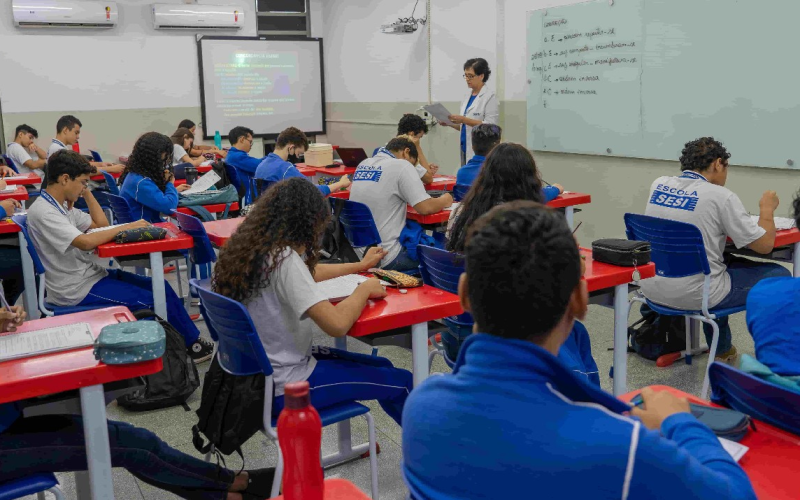 Censo Escolar 2025: Brasil Registra Queda de 1 Milhão de Matrículas e Menor Número de Alunos no Ensino Médio do Século