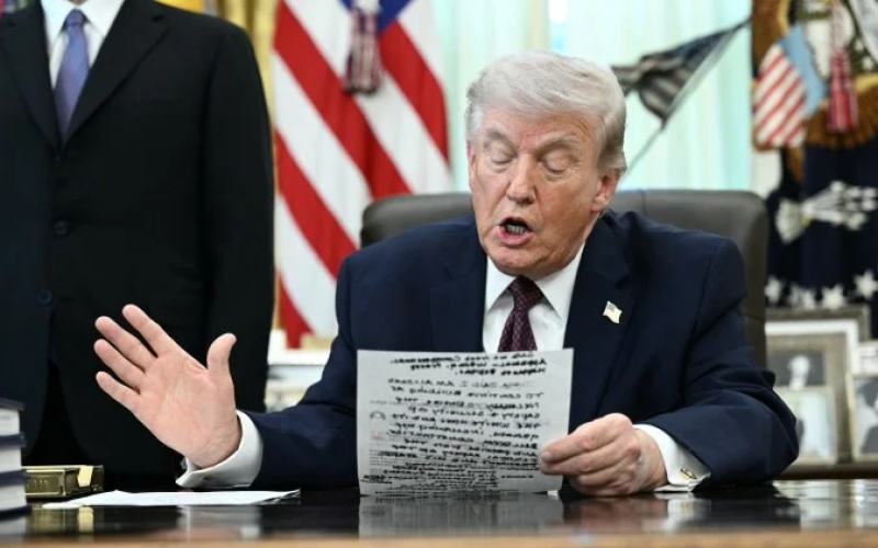 Trump adota tom de “missão cumprida” e dispara contra aliados europeus