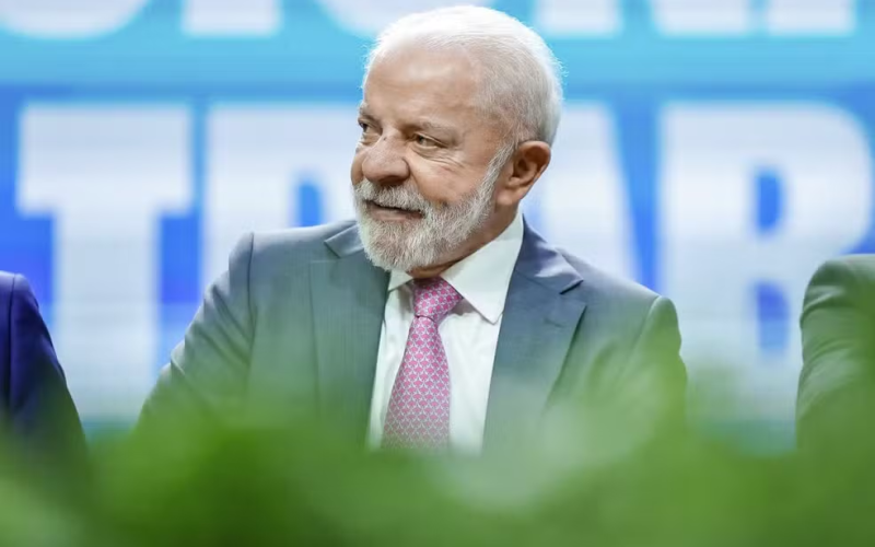 Lula diferencia ações sobre combustíveis do governo anterior e ameaça prisão por aumentos abusivos