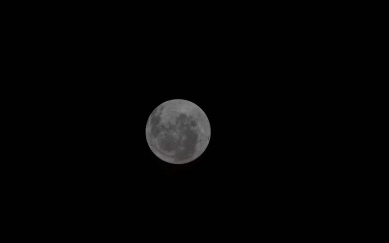 Artemis II: Astronautas capturam imagem inédita da Bacia Oriental na Lua