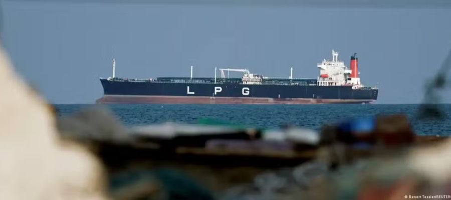 Irã ameaça fechar Estreito de Bab-el-Mandeb, rota por onde passa cerca de 12% do comércio marítimo mundial