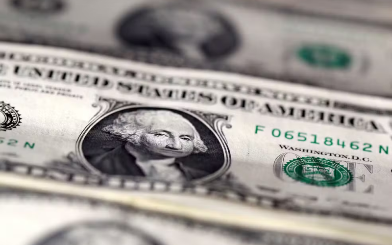 Dólar recua ao menor nível em dois anos e Ibovespa renova recorde aos 197 mil pontos