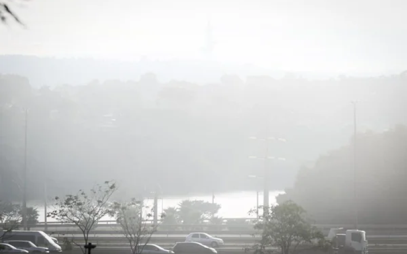Forte neblina compromete operações no Aeroporto de Brasília e afeta 39 voos nesta sexta