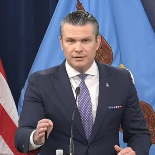 Secretário de Trump cita trecho bíblico falso de Pulp Fiction e viraliza