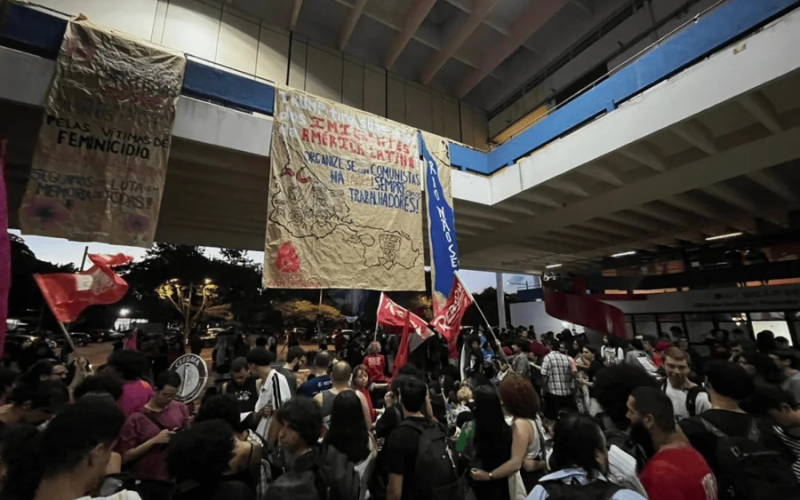 Greve na Universidade de São Paulo paralisa 104 cursos contra precarização