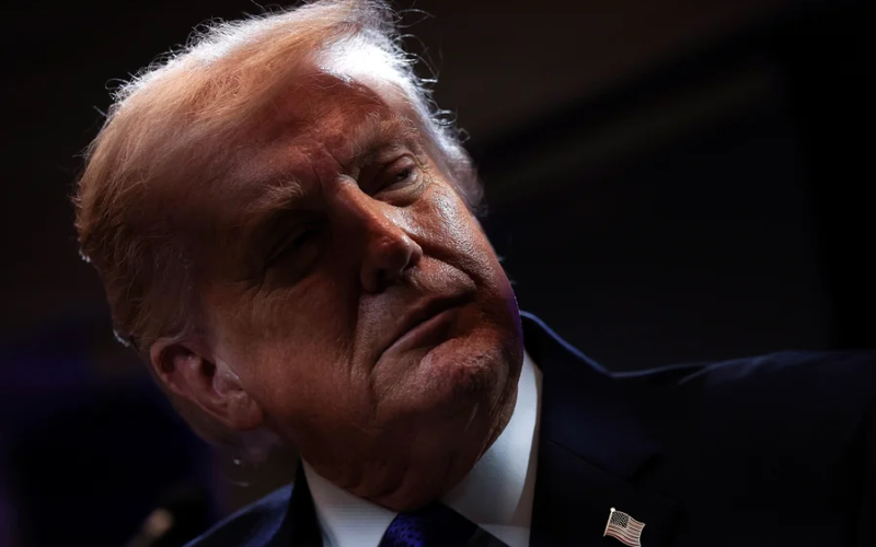 A rejeição ao presidente dos Estados Unidos, Donald Trump, alcançou um novo recorde, chegando a 62%, de acordo com pesquisa Washington Post–ABC News–Ipsos divulgada neste domingo (3/5).