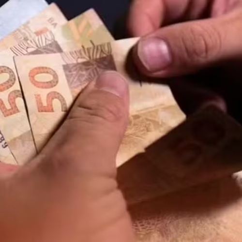 Renda média do brasileiro bate recorde e chega a R$ 3.367 em 2025