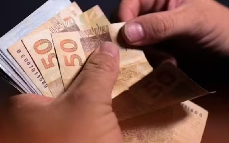 Renda média do brasileiro bate recorde e chega a R$ 3.367 em 2025