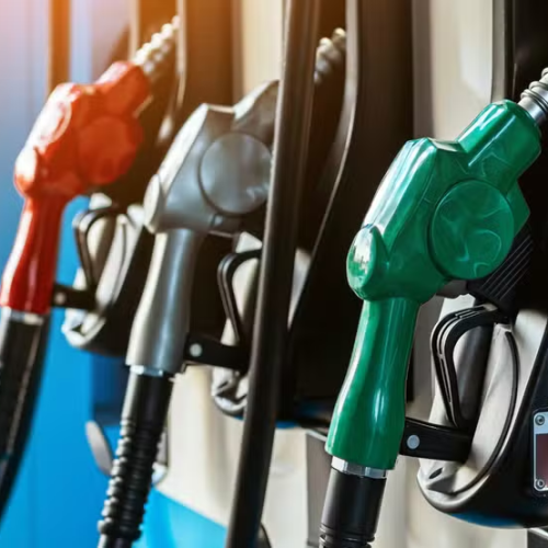 Petrobras anuncia aumento na gasolina, mas subsídio reduz impacto para R$ 0,04 por litro