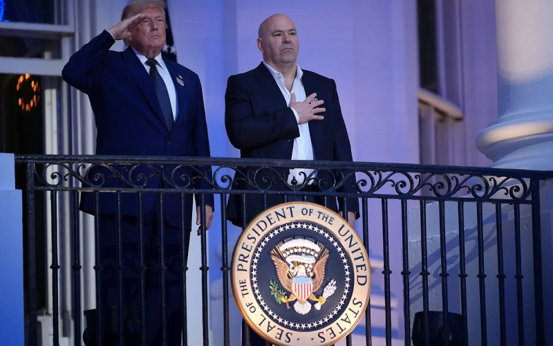 Trump e Dana White chegam juntos para abertura do UFC na Casa Branca