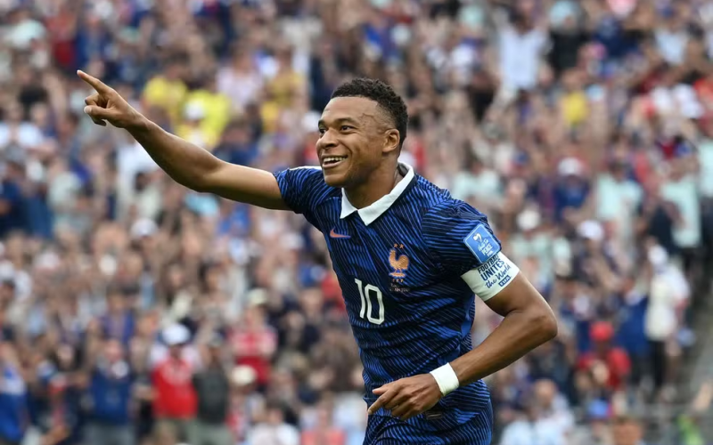 Mbappé supera Ronaldo e iguala Klose na artilharia histórica das Copas