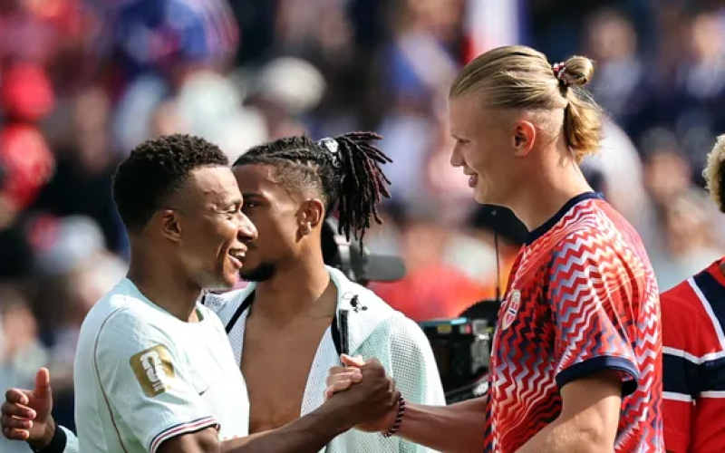 França goleia Noruega com show de Dembélé e garante liderança do Grupo I