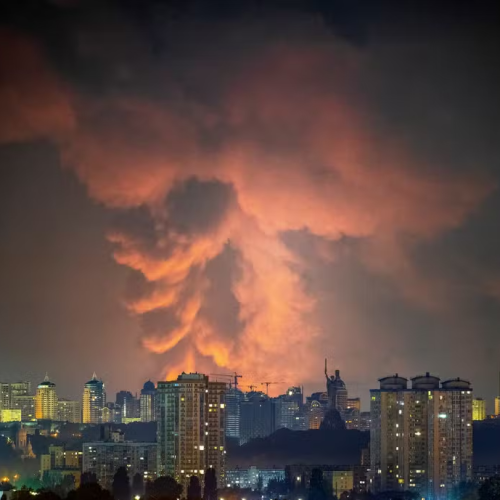 Ataques aéreos em Kiev deixam ao menos 17 mortos e intensificam apelos por defesa antiaérea 