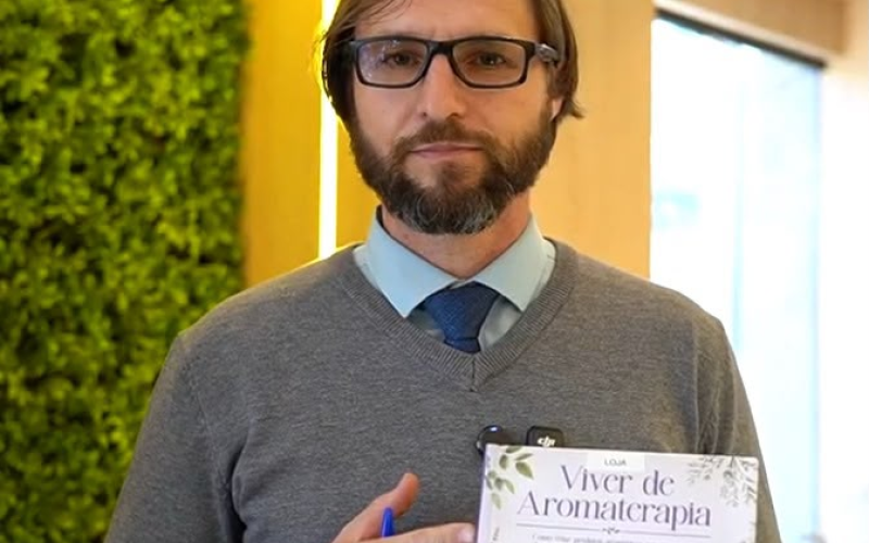 Saúde, cosmética natural e renda: Dr. Júlio Luchmann lança o livro “Viver de Aromaterapia” em Curitiba