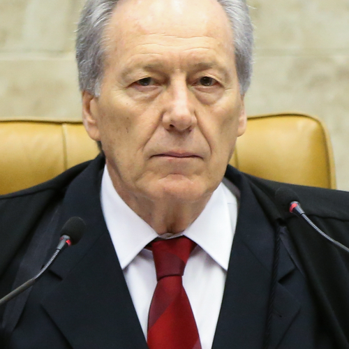 Lewandowski diz que não foi procurado para assinar manifesto de ministros aposentados sobre crise no STF