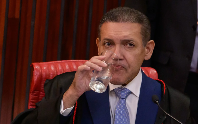 Nunes Marques se declara impedido de votar em julgamento sobre Moraes